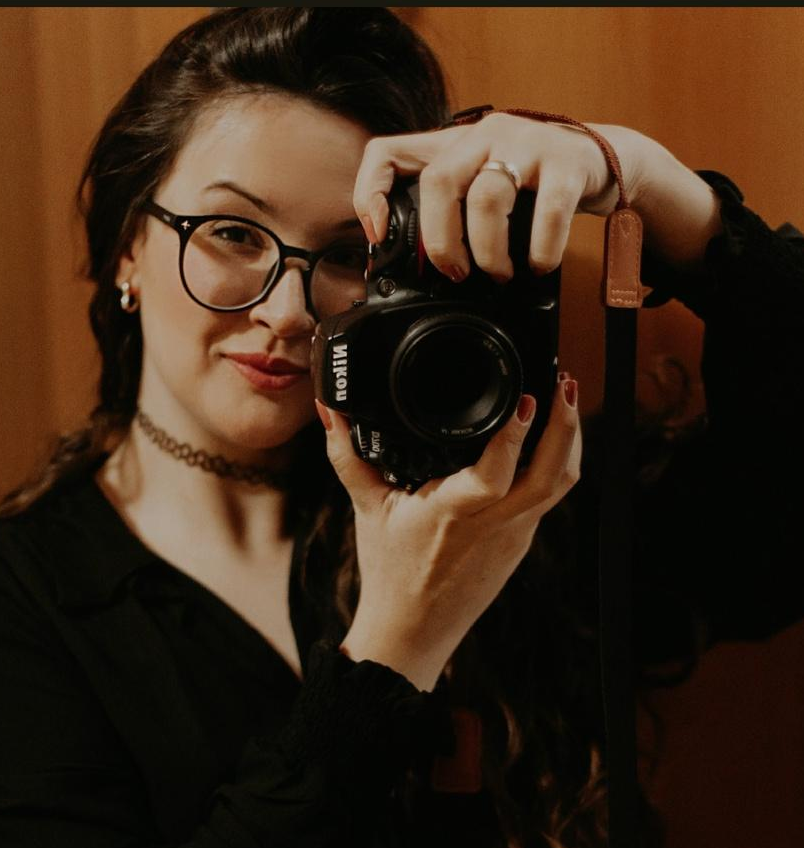 Viviane de Moraes fotografando